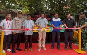 PT. Mayora Indah Jayanti 2 Salurkan CSR Pengadaan Sarana Kebersihan Bagi Warga Sumur Bandung