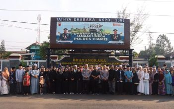 Diiringi Tangis Bahagia Polres Ciamis Berangkatkan Umroh 10 Warga Ciamis