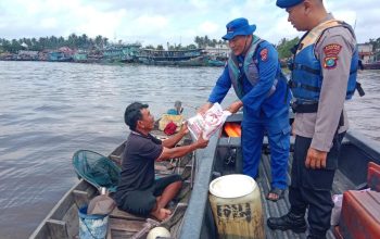Sat Polair Polres Tanjungbalai Berbagi Rezeki Lewat Jumat Berkah