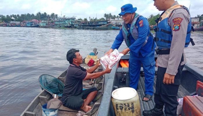 Sat Polair Polres Tanjungbalai Berbagi Rezeki Lewat Jumat Berkah