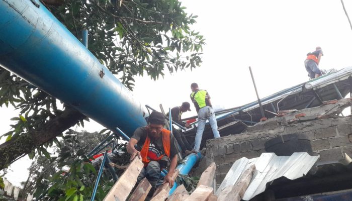 Camat Ciputat Tegaskan Tak Pernah Keluarkan Izin Reklame Raksasa yang Roboh di Serua Poncol