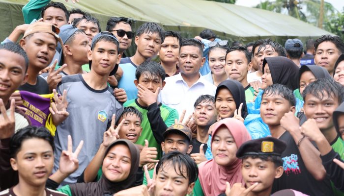 Dalam Guyuran Hujan Deras, Gubernur Banten Andra Soni Beri Pesan Menyentuh ke Peserta Kemah Kebangsaan
