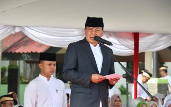 Peringati Hari Santri, Bupati Tangerang Gelar Upacara Pakai Sarung