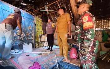 Dukung Jabar Caang, Polres Ciamis Kawal Pemasangan Listrik Gratis di Sukadana