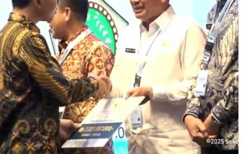 Bupati Tangerang Terima Penghargaan Dari Wapres RI