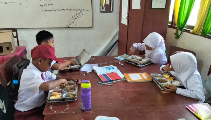 Program MBG Bantu Penuhi Gizi Siswa di Kota Tengah Sergai, Pelayanan SPPG Dapat Apresiasi