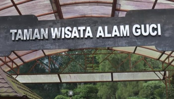 Banjir Bandang Guci: Kolam Pancuran 13 Rusak, Wisata Ditutup Sementara