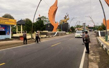 Polisi Siaga Penuh Pantau Arus Lalu Lintas di Perbatasan Jabar – Jateng Cijolang