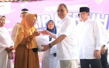 PERUMDAM TKR Salurkan Pipa Air Bersih Gratis bagi Warga Terdampak TPA Jatiwaringin