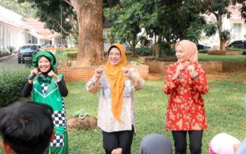 Lewat Dongeng Kura-kura dan Buaya, Tinawati Tanamkan Kepedulian Lingkungan pada Anak