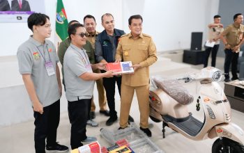 Kadisnaker Dampingi Bupati Buka Pelatihan Teknisi AC dan Serahkan Peralatan Usaha untuk Wirausaha Baru
