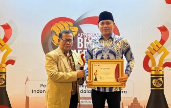 Ketua BK DPRD Tangsel Julham Firdaus Sabet Penghargaan Tokoh Legislatif 2025