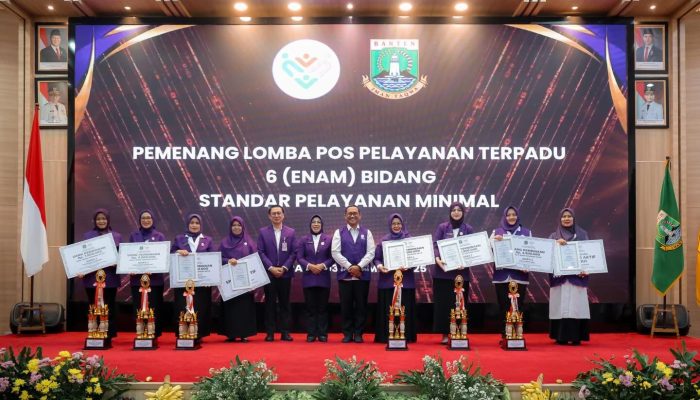 Penguatan Posyandu di Banten, Tinawati Andra Soni Buka Rakorda dan Serahkan Penghargaan