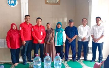Penuhi Kebutuhan Warga, PMI Kota Tangsel Distribusikan Air Minum dan Cek Kesehatan Gratis di Serpong