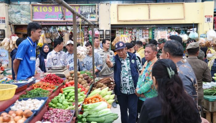Sidak Pasar Jelang Nataru, Pemkot Tangsel Pastikan Stok Sembako Aman dan Harga Terkendali