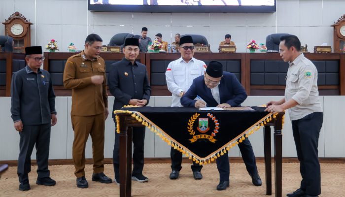Wagub Dimyati Hadiri Paripurna DPRD, Pemprov Banten Apresiasi Pembahasan Dua Raperda Strategis