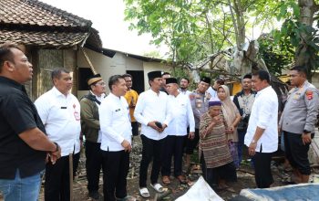 Bupati dan Kapolresta Tangerang Tinjau Rumah Roboh di Kresek