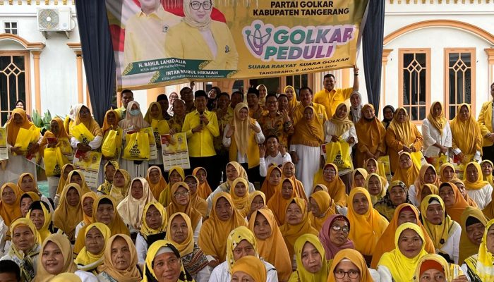 Intan Kembali Bagikan Ratusan Paket Sembako Gratis di Kecamatan Sepatan