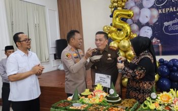 Wakil Wali Kota Bersama Forkopimda Beri Kejutan HUT Ke-50 Kajari Tanjungbalai
