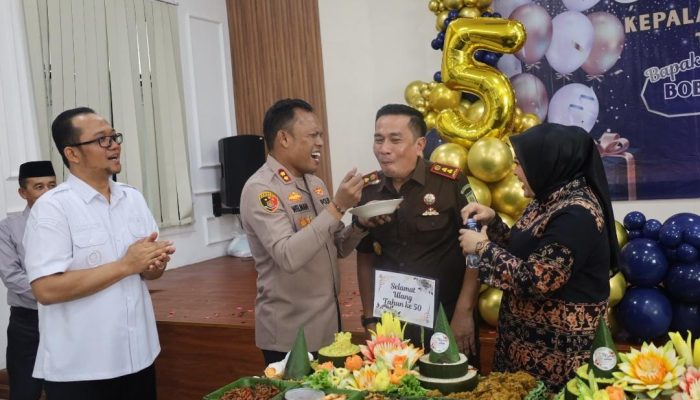 Wakil Wali Kota Bersama Forkopimda Beri Kejutan HUT Ke-50 Kajari Tanjungbalai