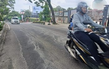 Imbas Hujan Tanpa Jeda Bikin Aspal Jadi Pasir, Infrastruktur Jalan di Tangsel Mulai Rontok