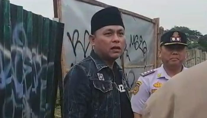 Komisi IV DPRD Tangsel Sidak Jalan Aria Putra Ciputat, Urugan Tanah Merah Berceceran Cemari Jalan