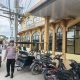 Personel Polsek STR Gelar Pengamanan Sholat Zuhur