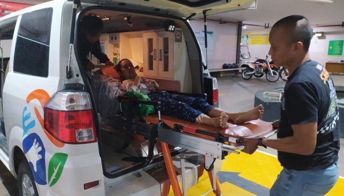 Tak Peduli Malam Ambulans Polres Banjar Gercep Antar Warga Korban Kecelakaan ke RSOP Ciamis