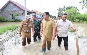 Bupati Tangerang Tinjau Banjir di Kecamatan Mekar Baru
