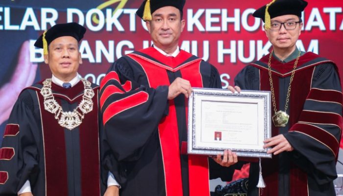 Dedikasikan Diri dalam Pengabdian dan Penegakan Hukum, Kepala BNN RI Resmi Menyandang Doktor HC