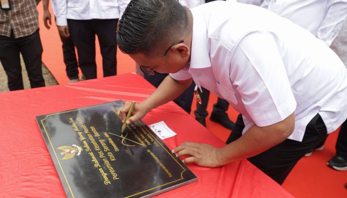 Dekatkan Pelayanan Dasar, Gubernur Andra Soni Resmikan Pos Kesehatan Merah Putih di Kota Serang