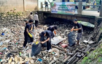 Gerakan Banten ASRI, Puluhan Ton Sampah Kali Sabi Dibersihkan Relawan