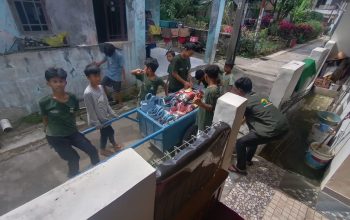 Hangatkan Awal Ramadhan, Cisauk Mengaji Tebar Sembako