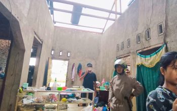 Angin Puting Beliung Terjang Mekarharja, Delapan Rumah Warga Porak Poranda