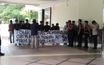Tolak Perumahan di Sukadiri, Mahasiswa Geruduk Kantor DPRD