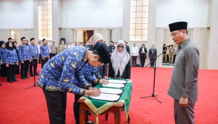 Lantik 37 Pejabat Fungsional, Sekda Deden Apriandhi Pesan ASN Harus Inovatif dan Adaptif