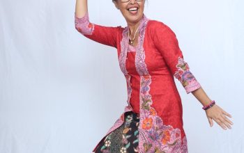 Menuju Puncak HPN 2026 : Rahmi Hidayati Mencintai Indonesia dengan Berkebaya