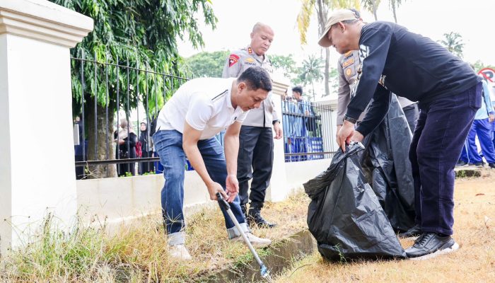 Pemprov Banten Giatkan Gerakan “Jumat Bersih” demi Wujudkan Indonesia ASRI
