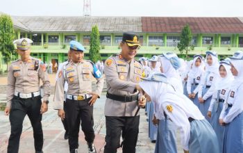 Pimpin Upacara di SMAN 1 Ciamis, Kapolres Ciamis Tekankan Disiplin dan Himbau Anti Narkoba