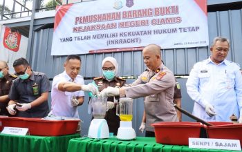 Polres Ciamis Hadiri dan Amankan Pemusnahan Barang Bukti di Kejari