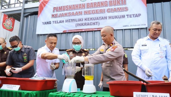 Polres Ciamis Hadiri dan Amankan Pemusnahan Barang Bukti di Kejari