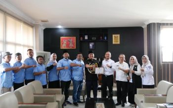 Serahkan Cinderamata HPN 2026, PWI Tanjungbalai Teguhkan Komitmen Bersama Pemko
