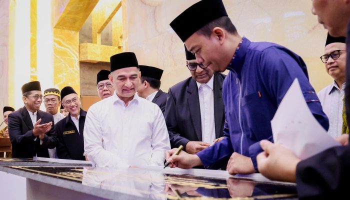 Usai Salat Subuh, Wagub Dimyati Resmikan Masjid Al Hakim BSD Tangsel