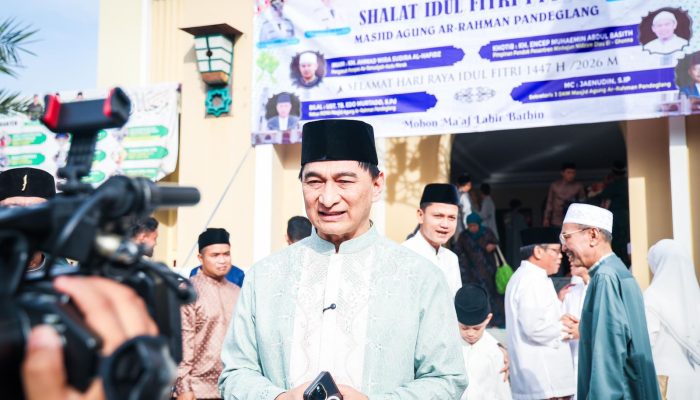 Berbagi Tugas, Wagub Dimyati Idulfitri dengan Masyarakat Pandeglang