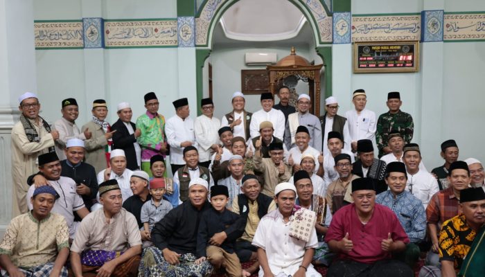 Bupati Tarling di Mesjid Graha Lestari Citra Raya