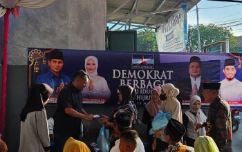 Demokrat Berbagi Kebahagiaan di Kragilan, Azwar Anas Serahkan Santunan untuk Anak Yatim