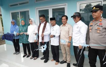 Gubernur Andra Soni Resmikan Posyandra Desa Jagabaya untuk Layani Masyarakat