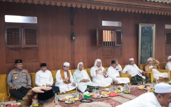 Hadiri Acara Haul, Bupati Ajak Warga Teladani Akhlak Abuya Dimyati dan Abuya Uci Turtusi