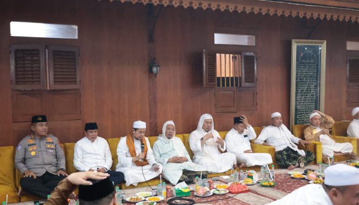 Hadiri Acara Haul, Bupati Ajak Warga Teladani Akhlak Abuya Dimyati dan Abuya Uci Turtusi