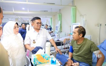 Jelang Lebaran, Gubernur Andra Soni Apresiasi Dedikasi Tenaga Kesehatan​